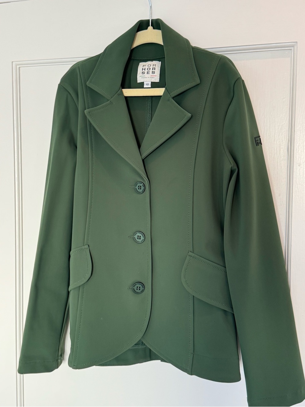 For Horses Winx Show Coat. Discontinued Hunter Green, Size 10. Like New